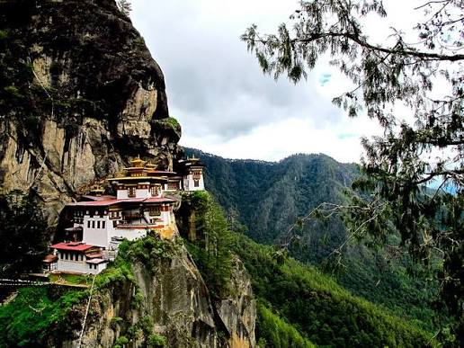Biara Taktsang, Biara Yang Menempel di Tebing Gunung Paro